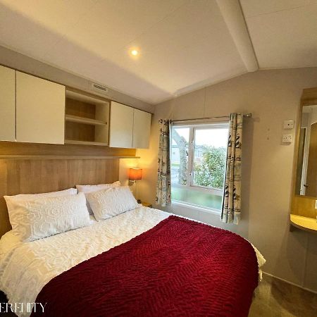 Lovely Holiday Home At Lyons Caravan Park! برستاتين المظهر الخارجي الصورة